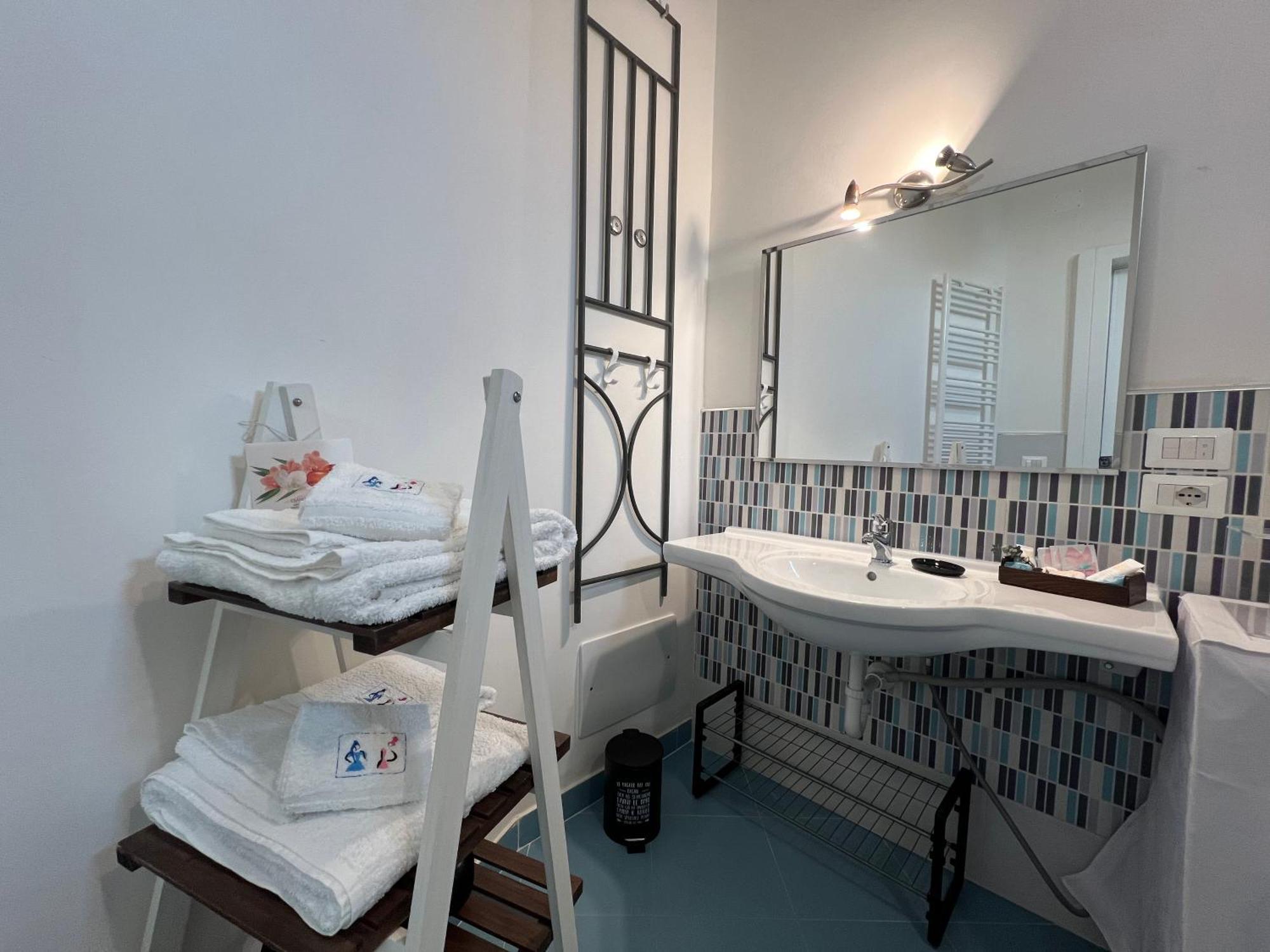 Dimora Carose Apartment Santa Maria al Bagno Luaran gambar