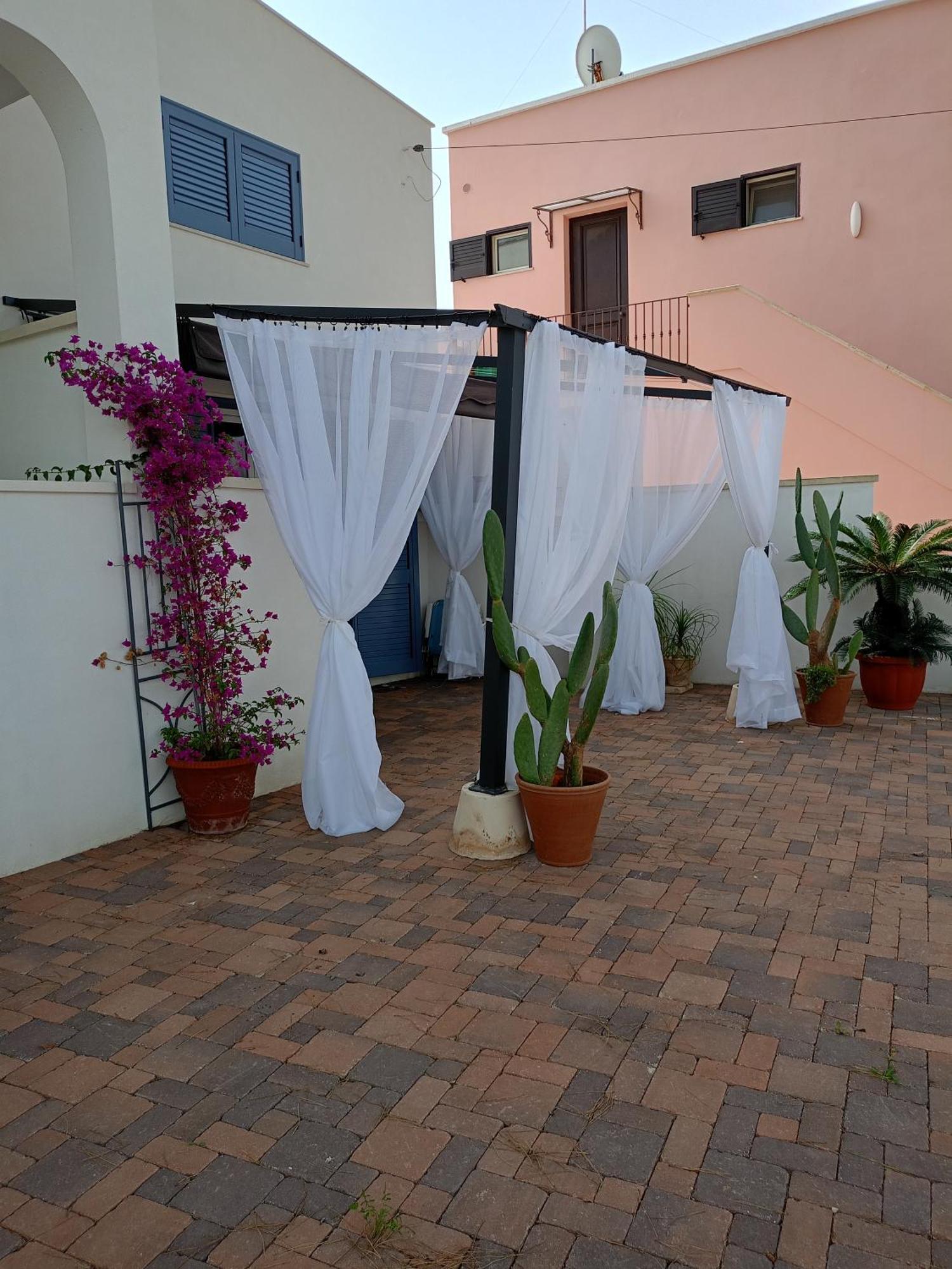 Dimora Carose Apartment Santa Maria al Bagno Luaran gambar
