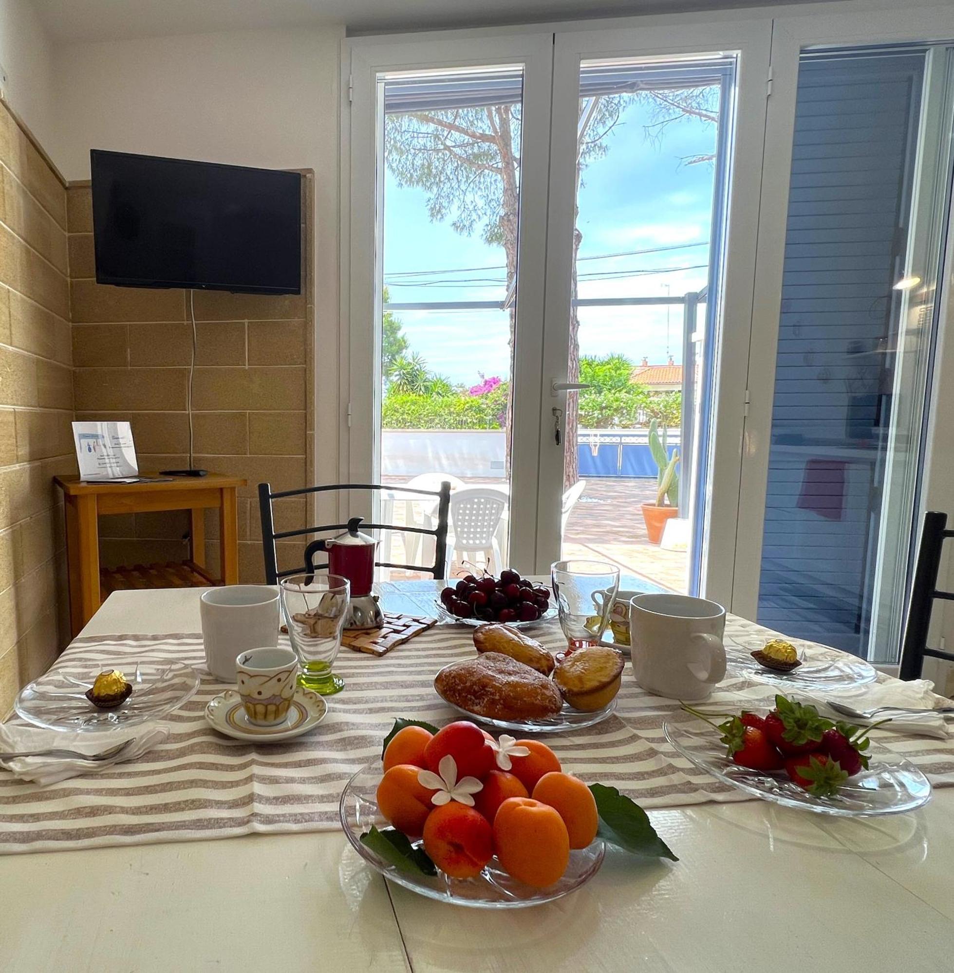 Dimora Carose Apartment Santa Maria al Bagno Luaran gambar