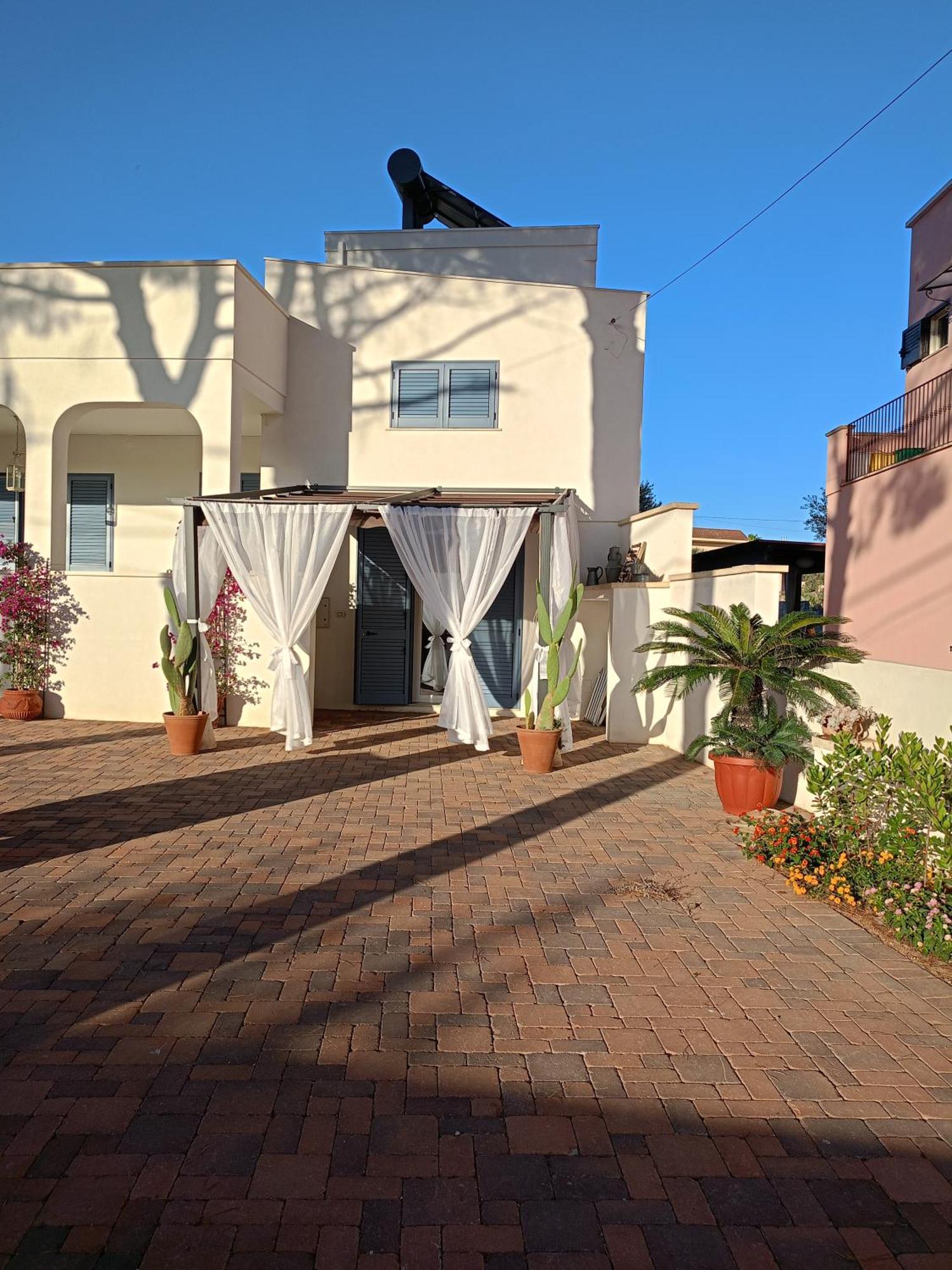 Dimora Carose Apartment Santa Maria al Bagno Luaran gambar